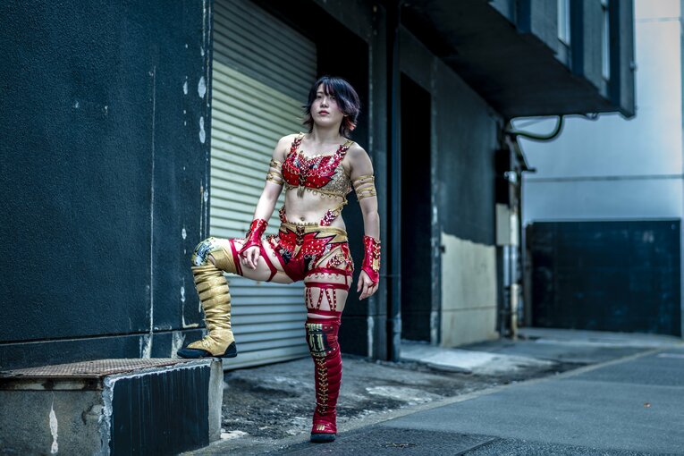 《特別グラビア》スターダム林下詩美が語る“女王ではない今”の自由さ…話題の“中野ぅたみ”も登場「かわぃぃことしかとりぇがなぃんですぅ」(55)