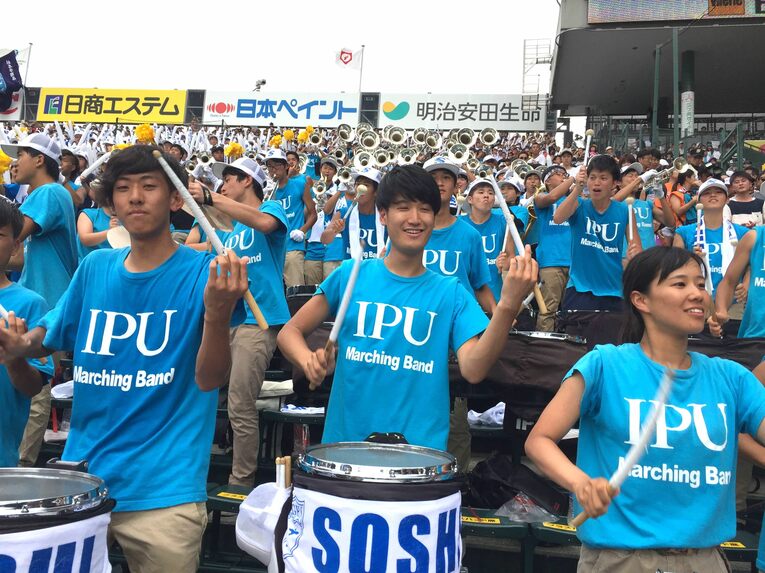 創志学園は、これまでは系列の環太平洋大学マーチングバンド部による応援だったが、高校にもマーチングバンド部を創設。今回が初応援となる（2018年夏）