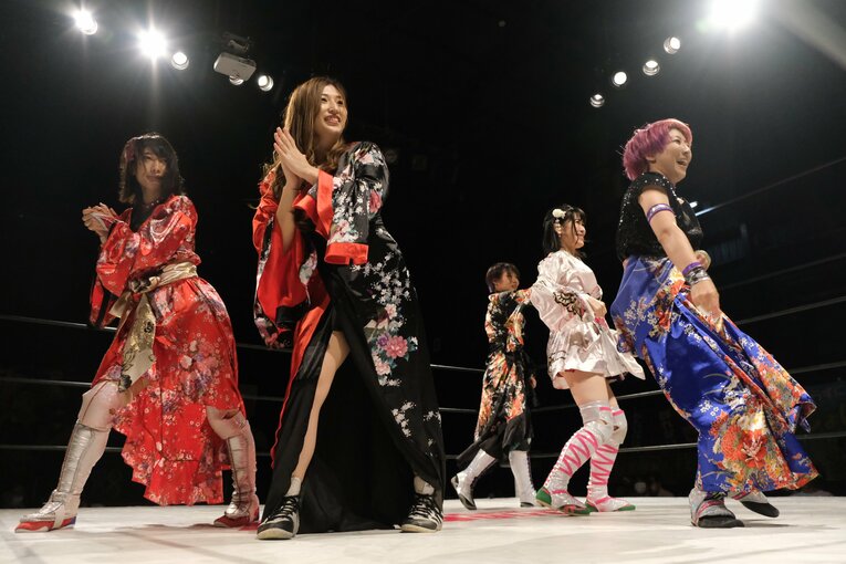 アクトレスガールズ大会の恒例となっているオープニングダンス　©Norihiro Hashimoto