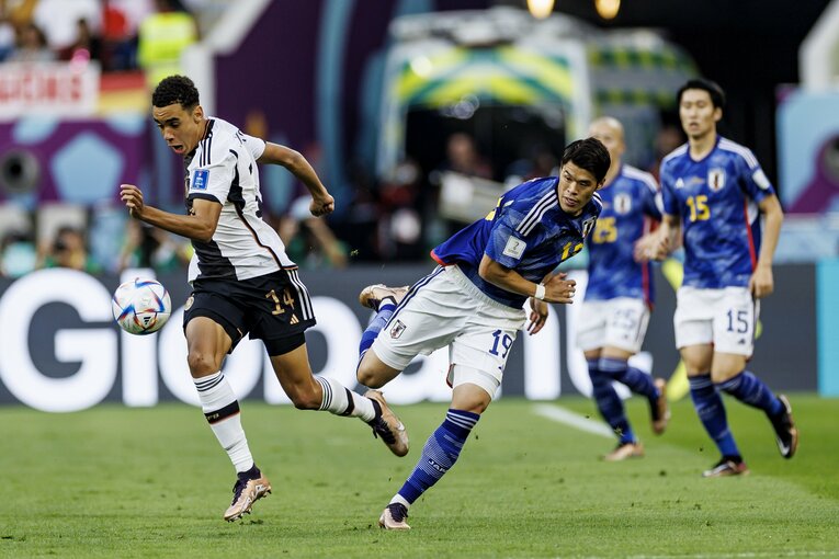 前半から何度もチャンスを演出した19歳ムシアラ　©︎Kiichi Matsumoto/JMPA