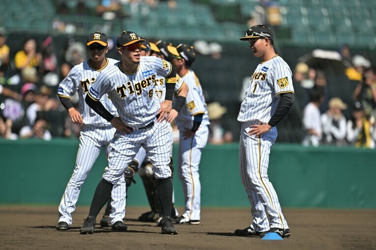 佐藤輝明と森下翔太の“ドラ1”コンビ　©Hideki Sugiyama