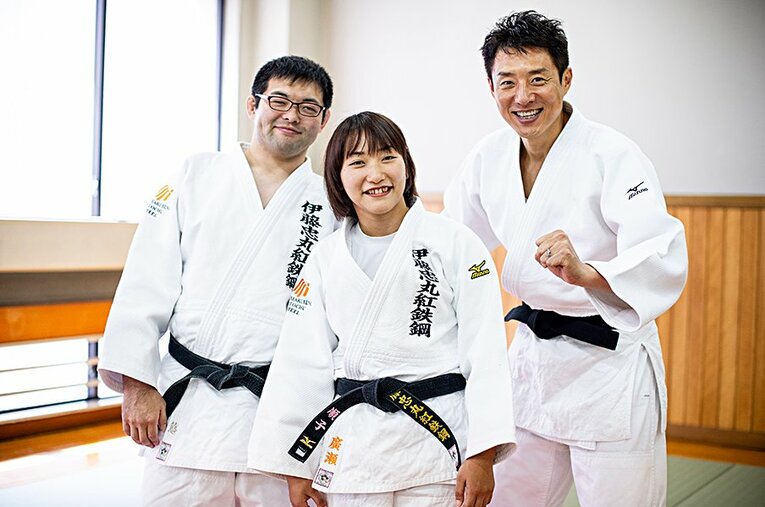 廣瀬悠・順子夫妻と松岡修造さん。取材は“柔道の聖地”講道館にて行われた。 ／ photograph by Yuki Suenaga