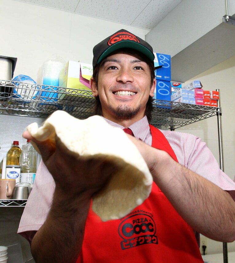 2012年12月、ピザクック六本松店で1日店長を行った際の様子　©Sankei Shimbun