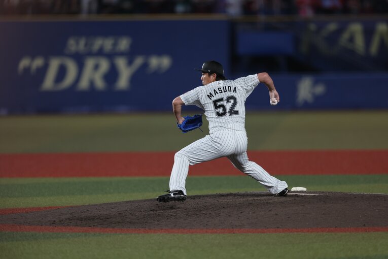強く逞しいその背中を見せ続ける　©︎Chiba Lotte Marines