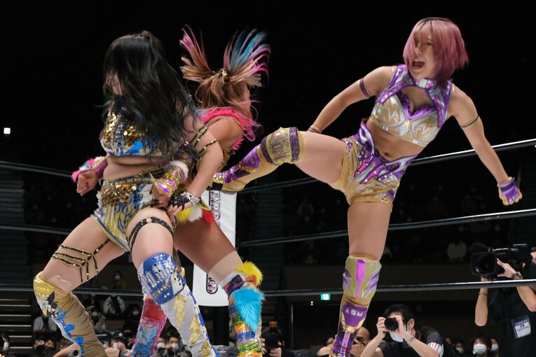 11月27日の渡辺桃＆AZMvs.ウナギ・サヤカ＆レディ・Cの一戦では、MOMOAZの連携が光った