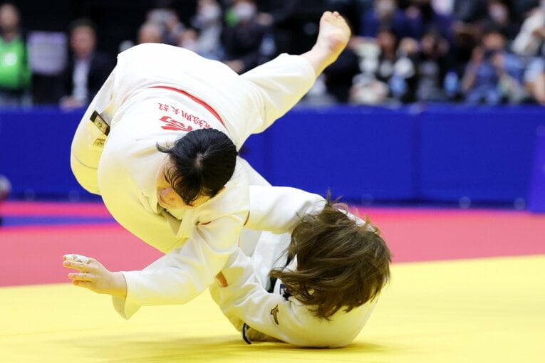 橋高を投げる角田。当大会では自己最多の2勝を挙げた　©AFLO