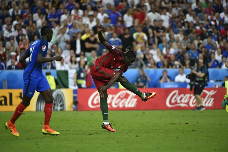 渾身のシュートを放つエデル©TakuyaSugiyama