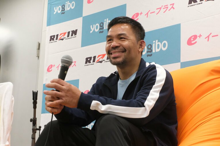 試合後に笑顔でコメントするパッキャオ　©Norihiro Hashimoto