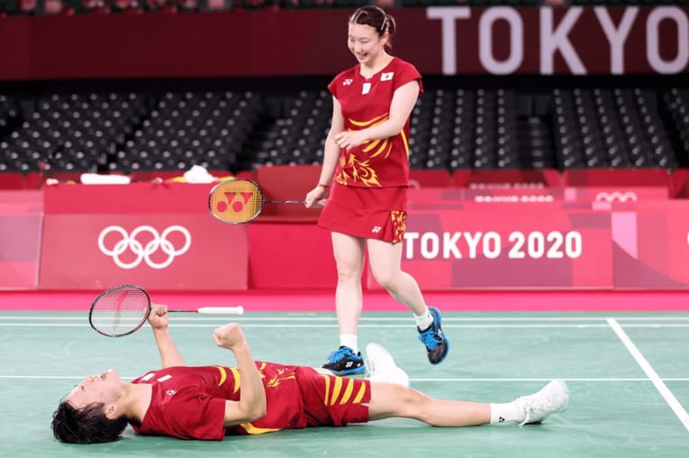 東京五輪でメダルを確定させ喜んだ2人　©Getty Images