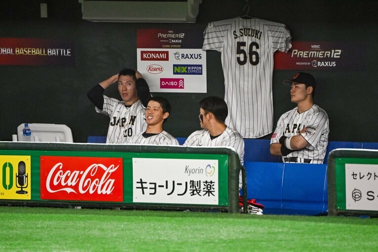 プレミア12決勝戦、5回に一挙4点を奪われて無念の表情の戸郷翔征　©Nanae Suzuki