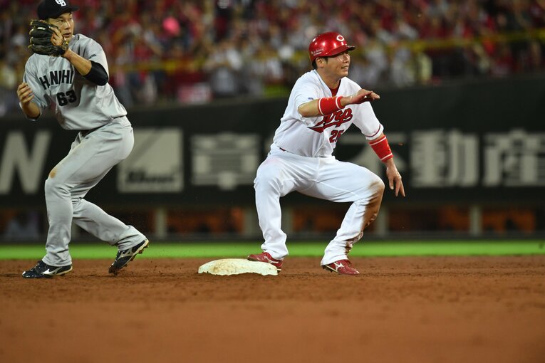 どんな瞬間も「絵になる男」広島カープ・新井貴浩監督の現役時代　©︎Hideki Sugiyama