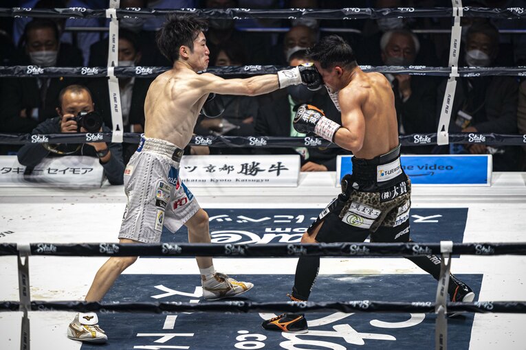 寺地の右ストレート　©Takuya Sugiyama