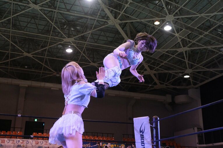 「可憐ですねぇ」人気女子レスラー・安納サオリに観客もウットリ…初の凱旋大会に滋賀が沸いた日「“絶対不屈彼女”は泣かないんです」(23)