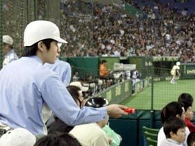 東京ドーム・エキサイトシート係員の独白 - プロ野球 - Number Web 