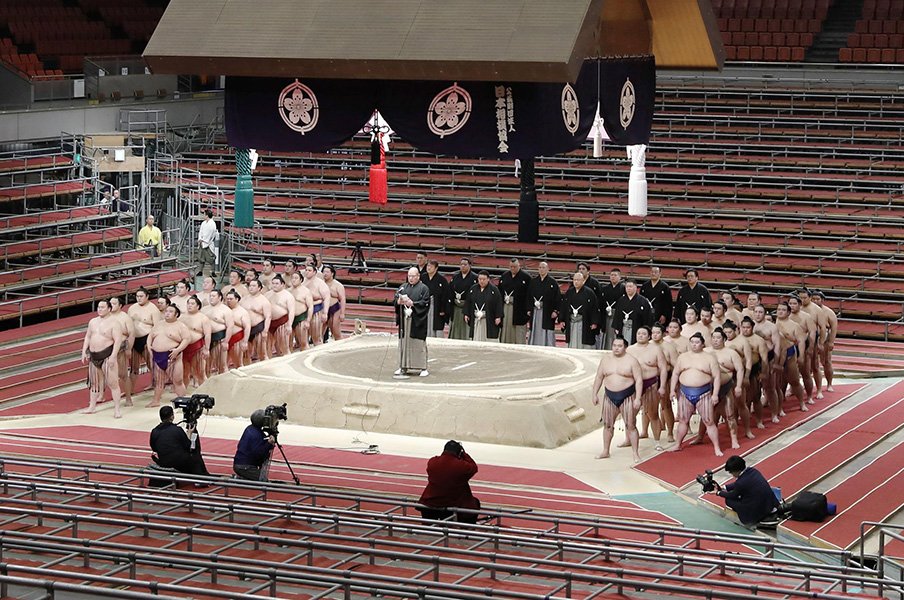 “沈黙の10秒間”に込めた思い……。八角理事長と「国技大相撲」の誇り。<Number Web> photograph by Kyodo News