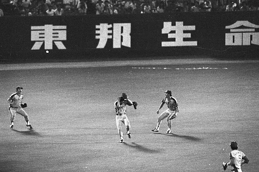 宇野ヘディング事件&エモやん「ベンチがアホやから」から40年…後楽園と甲子園で起きた“2つの事件”が「巨人至上主義」の風潮を変えた?<Number Web> photograph by NIKKAN SPORTS