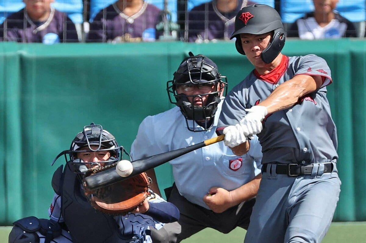 なびく髪、週休2日制、異色のユニフォーム…甲子園初出場・浜松開誠館の「高校野球離れ」した柔軟さ 元プロ監督は“筋肉＞技術”改革に着手 - 高校野球 -  Number Web - ナンバー