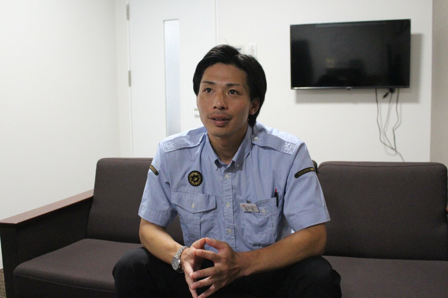 当時を回想する鈴木さん　©Katsuharu Uchida