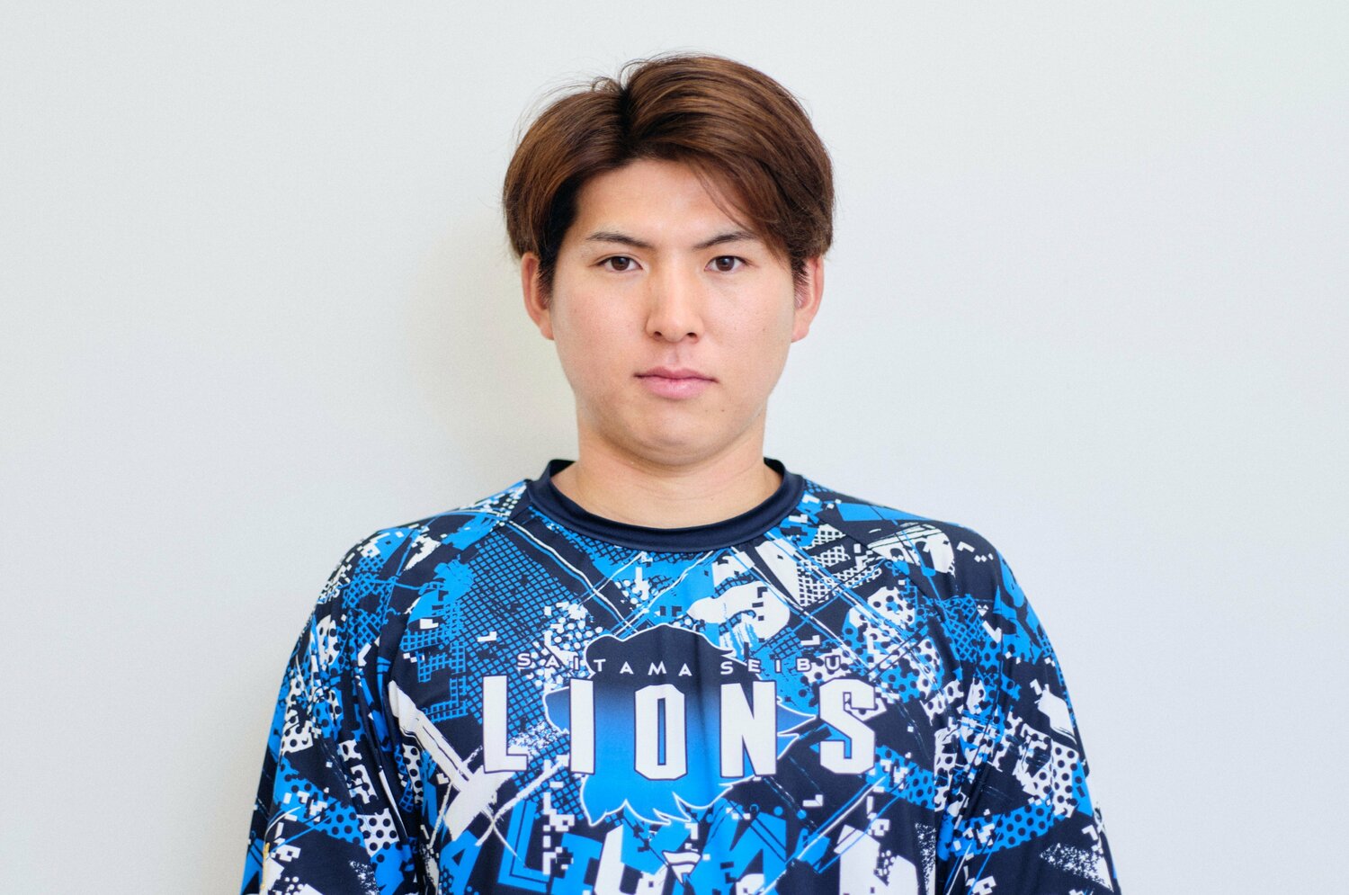 武内夏暉（たけうちなつき）2001年7月21日、福岡県出身。国学院大学から2023年ドラフト1位で西武入団。2024年は10勝6敗、防御率2.17で新人王を獲得した　©Yuki Suenaga