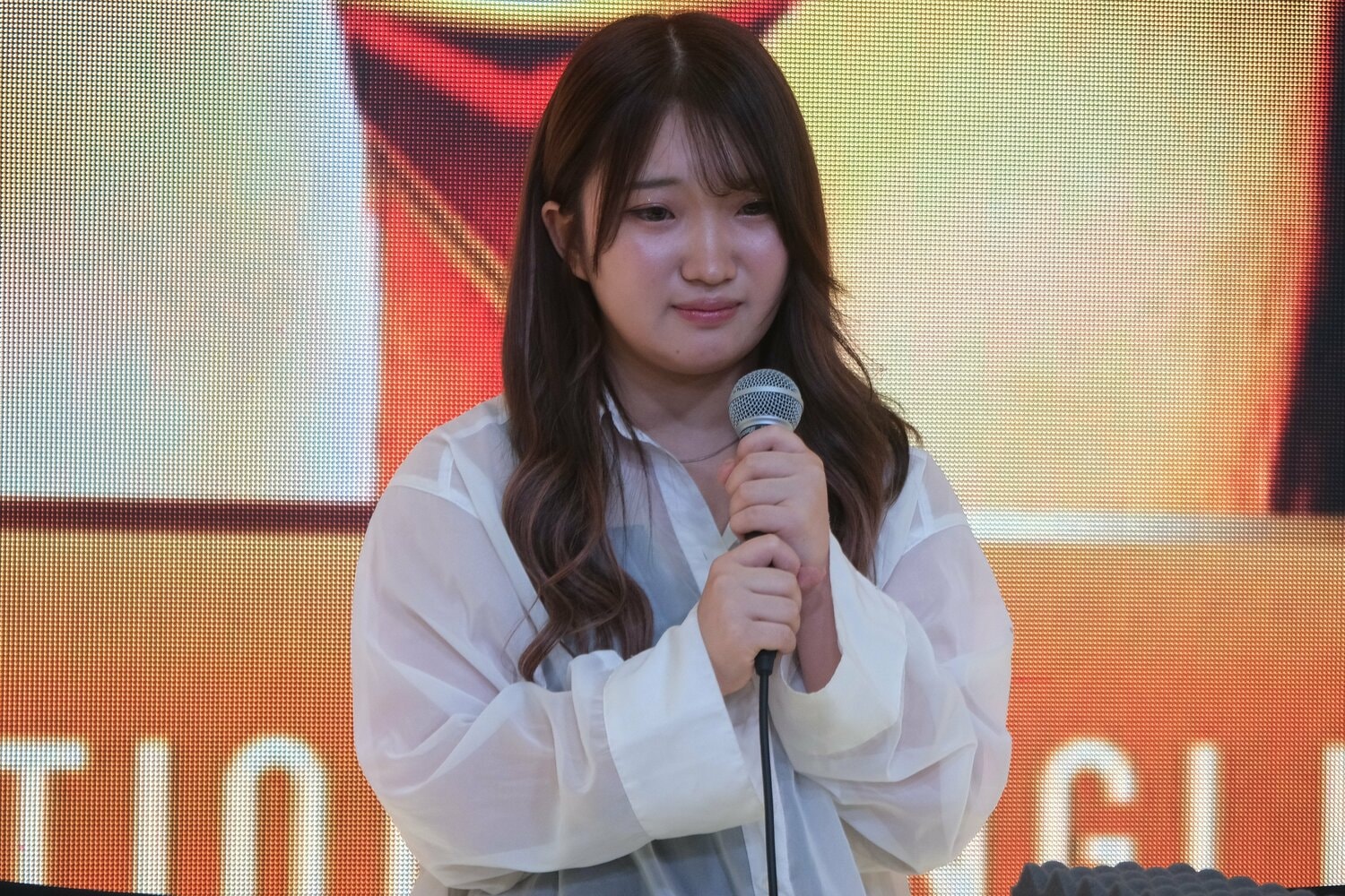 記者会見では涙を浮かべながら“二世対決”への思いを述べた田中きずな