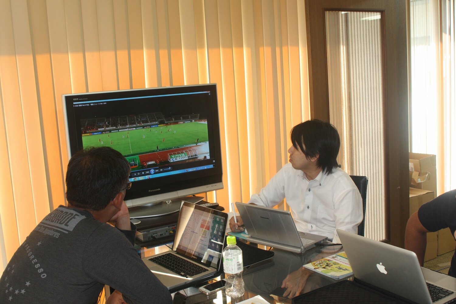 試合を見て分析すること　©Sports X