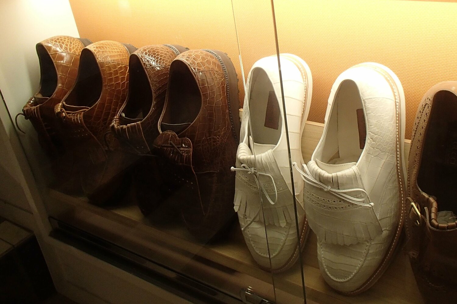 生前の馬場が履いていた革靴 ©Essei Hara