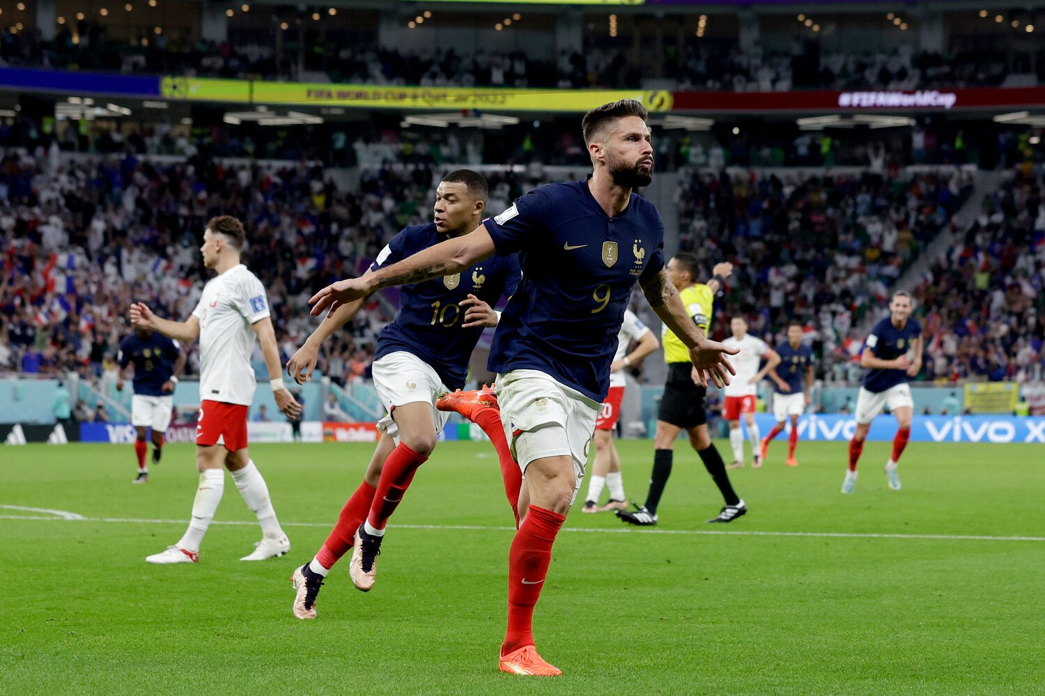 36歳にして今大会すでに3得点を挙げ、絶好調のジルー。ポーランド戦の先制ゴールは、フランス代表の歴代最多得点記録を更新する自身代表通算52ゴール目だった　©Getty Images