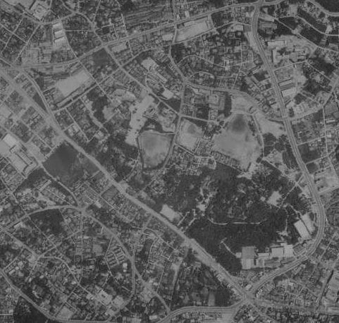 1968年の八事付近の航空写真。分かりづらいが中心の三角形のような場所が「国鉄八事球場（山本球場）」　出典：国土地理院の空中写真