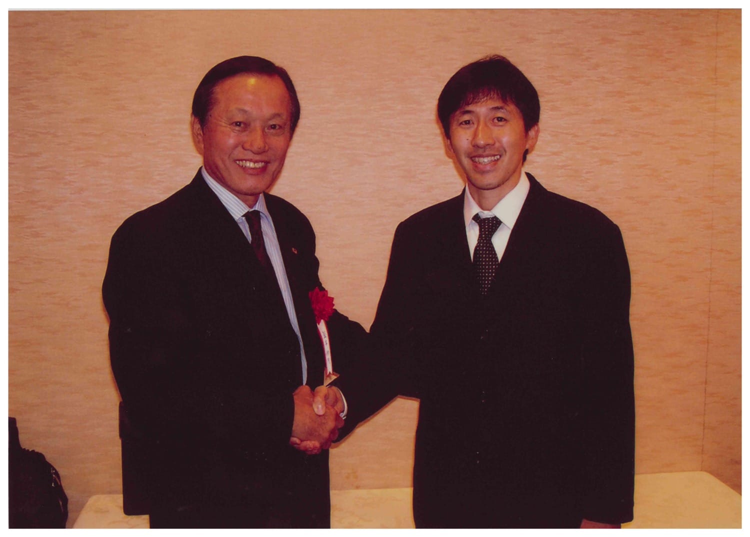 弁護士になってから釜本邦茂と再会 (写真/本人提供)