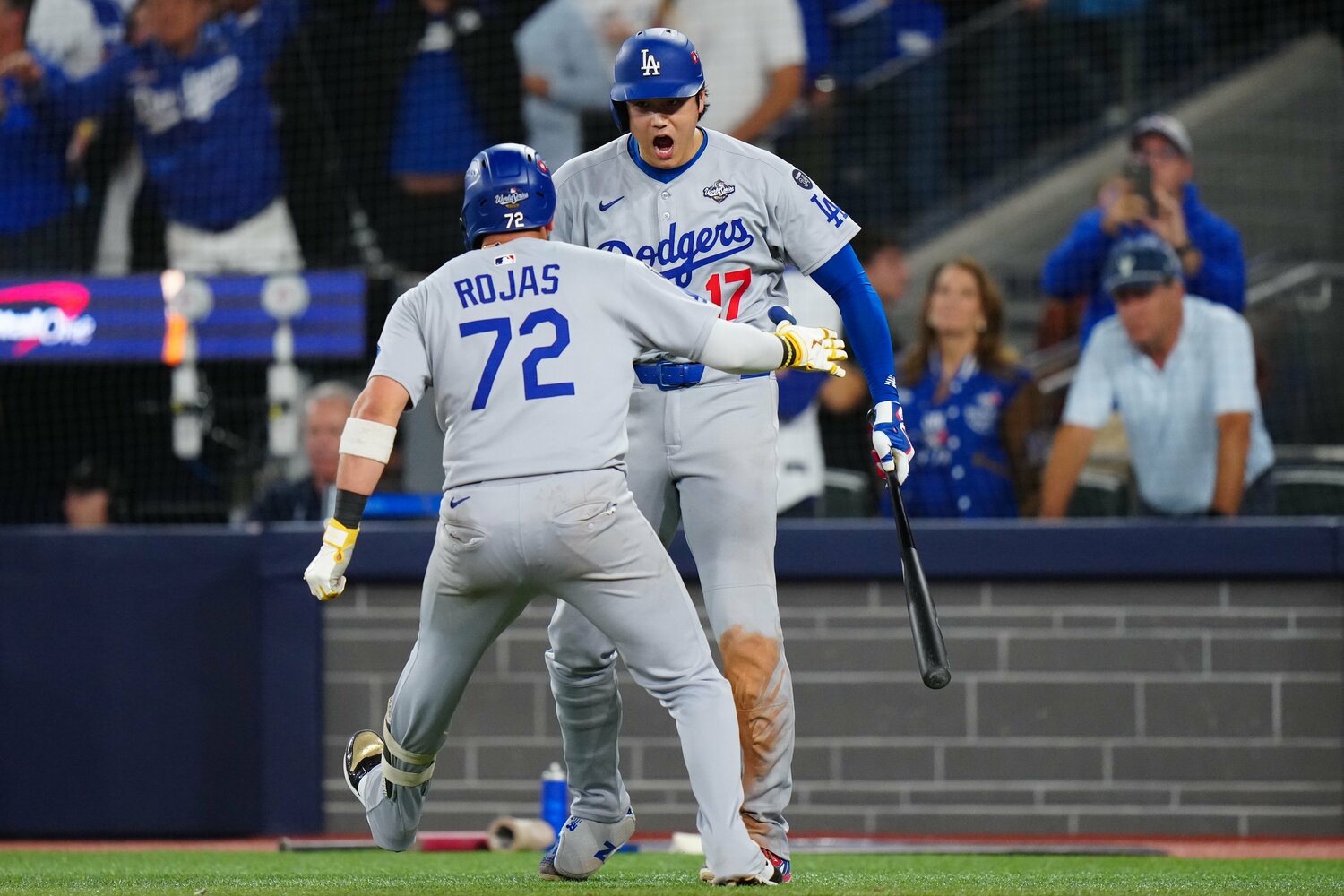 2025年WS第7戦、劇的な同点弾を放ったロハスと（写真は右に続きます）　©Getty Images