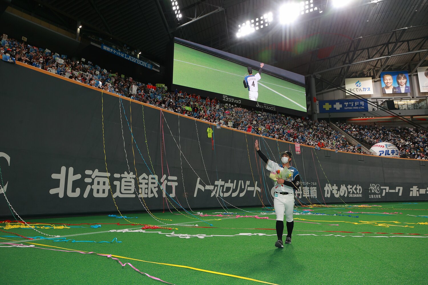 引退セレモニーでファンに感謝を伝える谷口氏　©︎H.N.F.