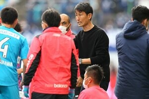 【話題インタビュー】鳥栖・金明輝監督が掲げる「チーム7、個人3」の戦術、ヒントを得た欧州クラブは？