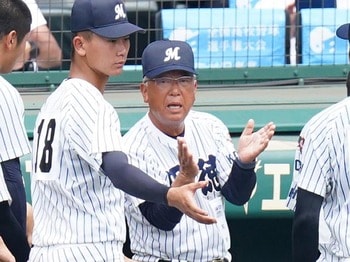 甲子園“飛ばないバット”は采配も難しい「バントさせておけば…」明徳義塾・馬淵監督、去り際の本音「ここを見つめ直さないと勝てない」＜Number Web＞ photograph by Sankei Shimbun