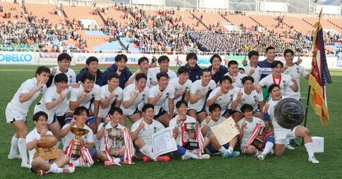 桐蔭学園ラグビー部の強さの秘密：最長4時間のミーティング文化と世界