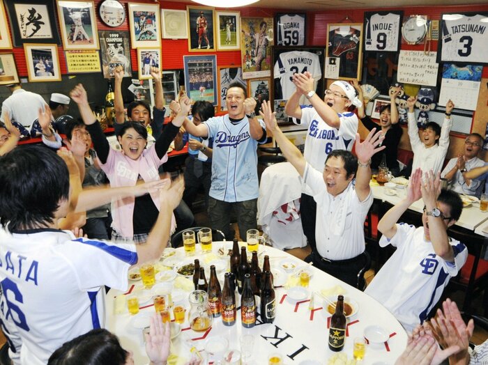 “3年連続最下位”中日ファンの本音「今日も0点。まあ、しょうがないかぁ…」中日ファン歴50年の“中華料理店”で聞いた変化「昔は他球団ファンが店内でケンカ」＜Number Web＞ photograph by KYODO