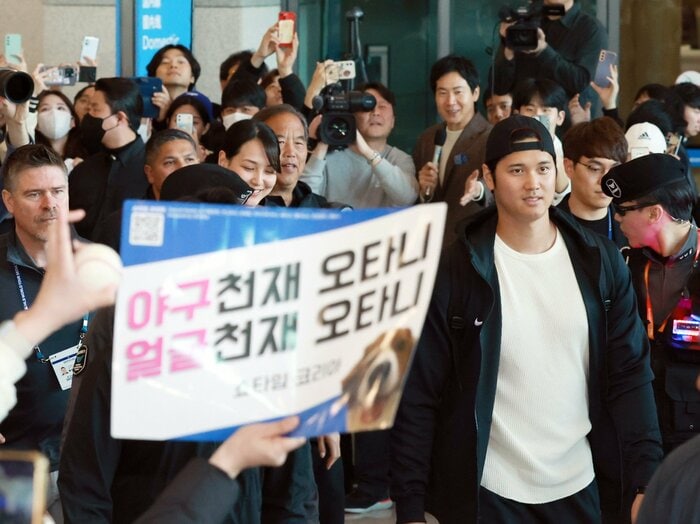 大谷翔平は「売り切れ男」、ダルビッシュ有は「義理までワールドクラス」…韓国人記者が語るソウルシリーズ狂騒曲《相乗効果で韓国リーグも完売続出!》<Number Web> photograph by JIJI PRESS