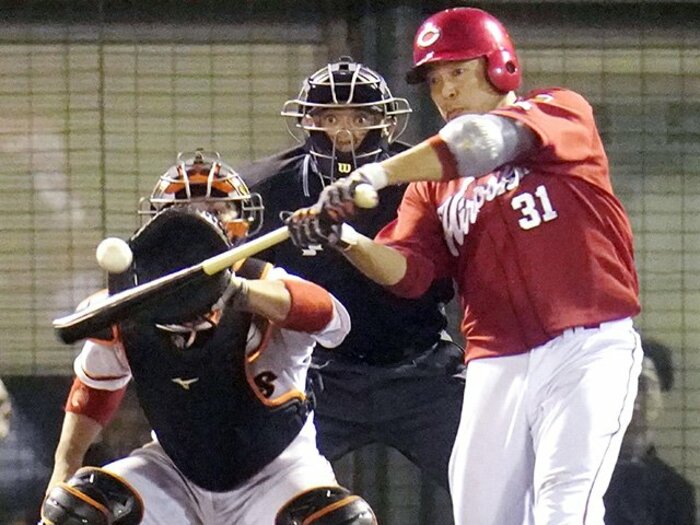 今こそ、逆転のカープの真骨頂を。石原慶幸の言葉、鈴木誠也の姿勢。＜Number Web＞ photograph by Kyodo News