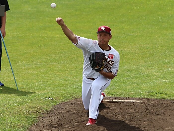 甲子園準V腕・安樂智大24歳が打撃投手、守備職人・藤田一也38歳は育成選手並みに… 楽天二軍キャンプの生存競争＜Number Web＞ photograph by Kou Hiroo