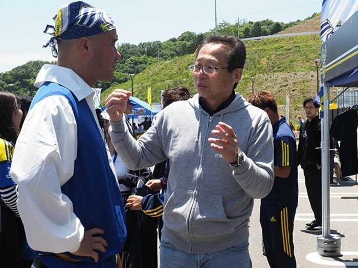 FC今治と岡田武史と東大卒の社長。フロンターレを手本に熱の持続を。＜Number Web＞ photograph by Tetsuro Kaieda