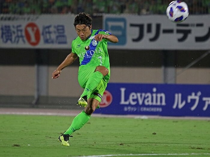 「スポーツで子供達に夢を」って？湘南・梅崎司が見つけた、その答え。＜Number Web＞ photograph by Takahito Ando