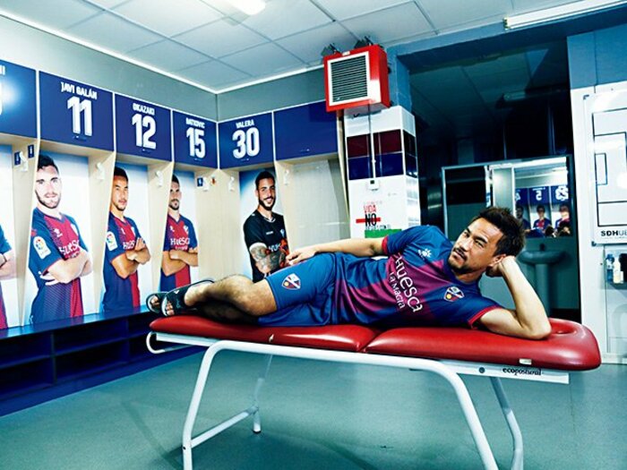 ＜昇格記念インタビュー＞岡崎慎司「僕は崖っぷちに立っている」＜Number Web＞ photograph by Daisuke Nakashima