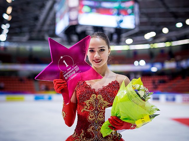 15歳のザギトワがフランス杯制覇。三原4位、白岩6位で日本勢に課題も