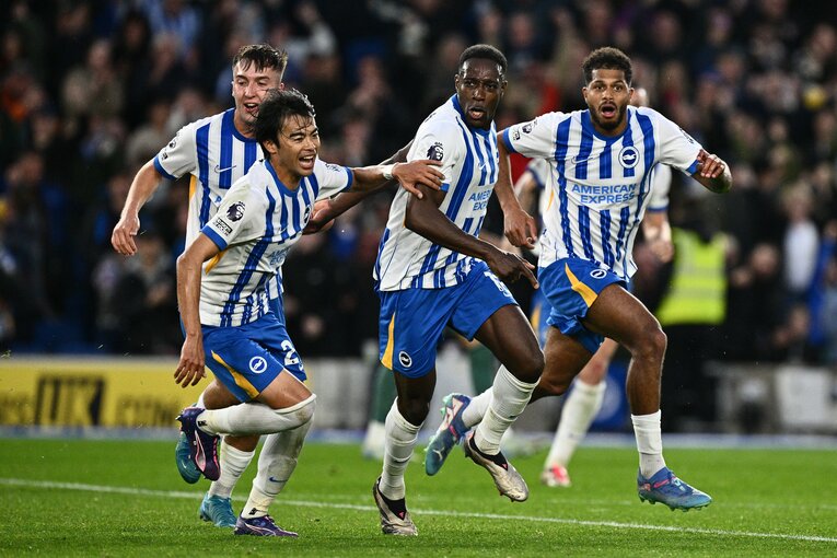 ウェルベックの逆転ゴール。“膝スライディング”直前のシーン　©Getty Images