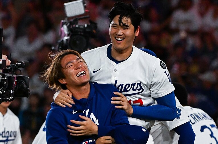 大谷翔平は地区優勝後のシャンパンファイトで、山本由伸や裏方の人々の貢献度と感謝を口にした ／ photograph by Gene Wang-Capture At Media/Getty Images