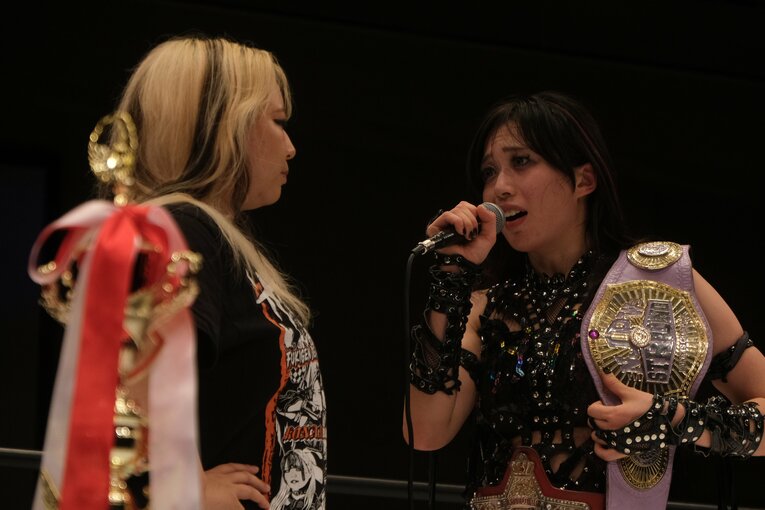 無料中継でも話題を集めた上谷沙弥vsAZM（9月27日）　©Norihiro Hashimoto