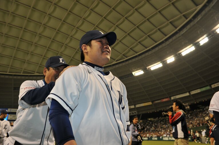 「サンペイ、三振してもいいからさ」“おかわりくん”ブレイク前夜の西武・中村剛也を救った言葉《祝・史上14人目の450本塁打》(54)