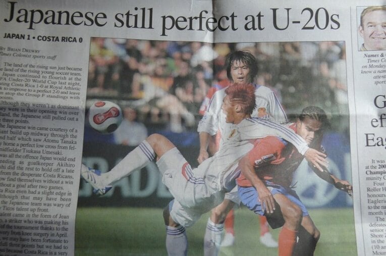 現地で見つけた当時の新聞 ／ photograph by Takahito Ando