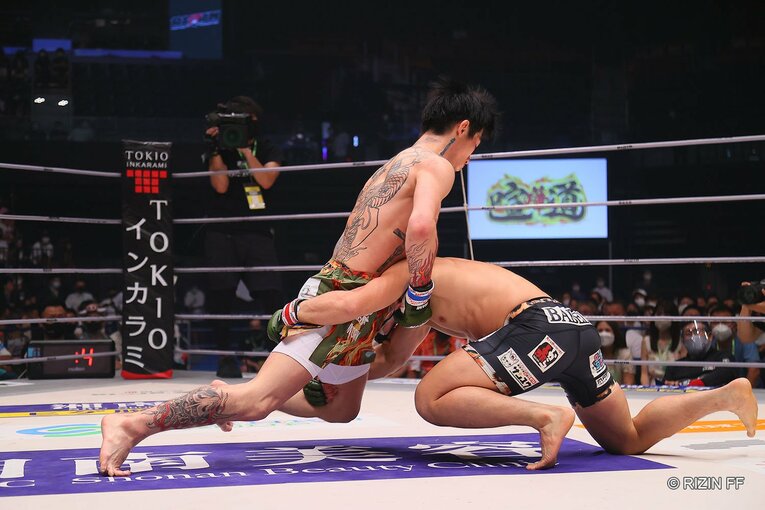 鈴木のタックルを冷静に切る平本。焦りはなかったという　©RIZIN FF