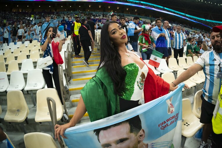 カタールW杯の女性サポーター　©Takuya Sugiyama/JMPA