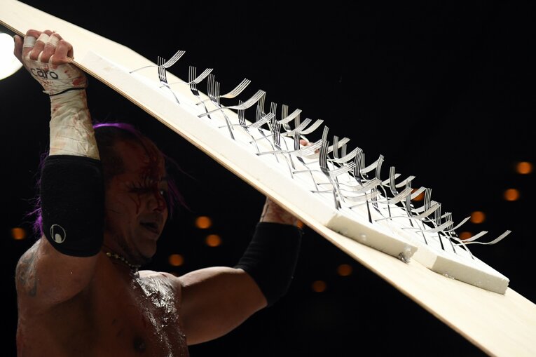 「死んでもいい覚悟なんていらねぇんだよ！」葛西純はエル・デスペラードに何を伝えたのか？ カメラマンが激写した“血と熱狂の23分30秒”(40)